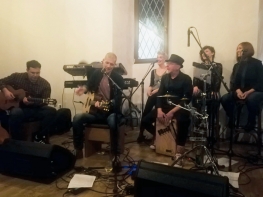 playing halfplugged 3.jpg