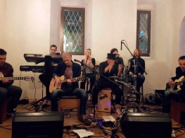 playing halfplugged 1.jpg